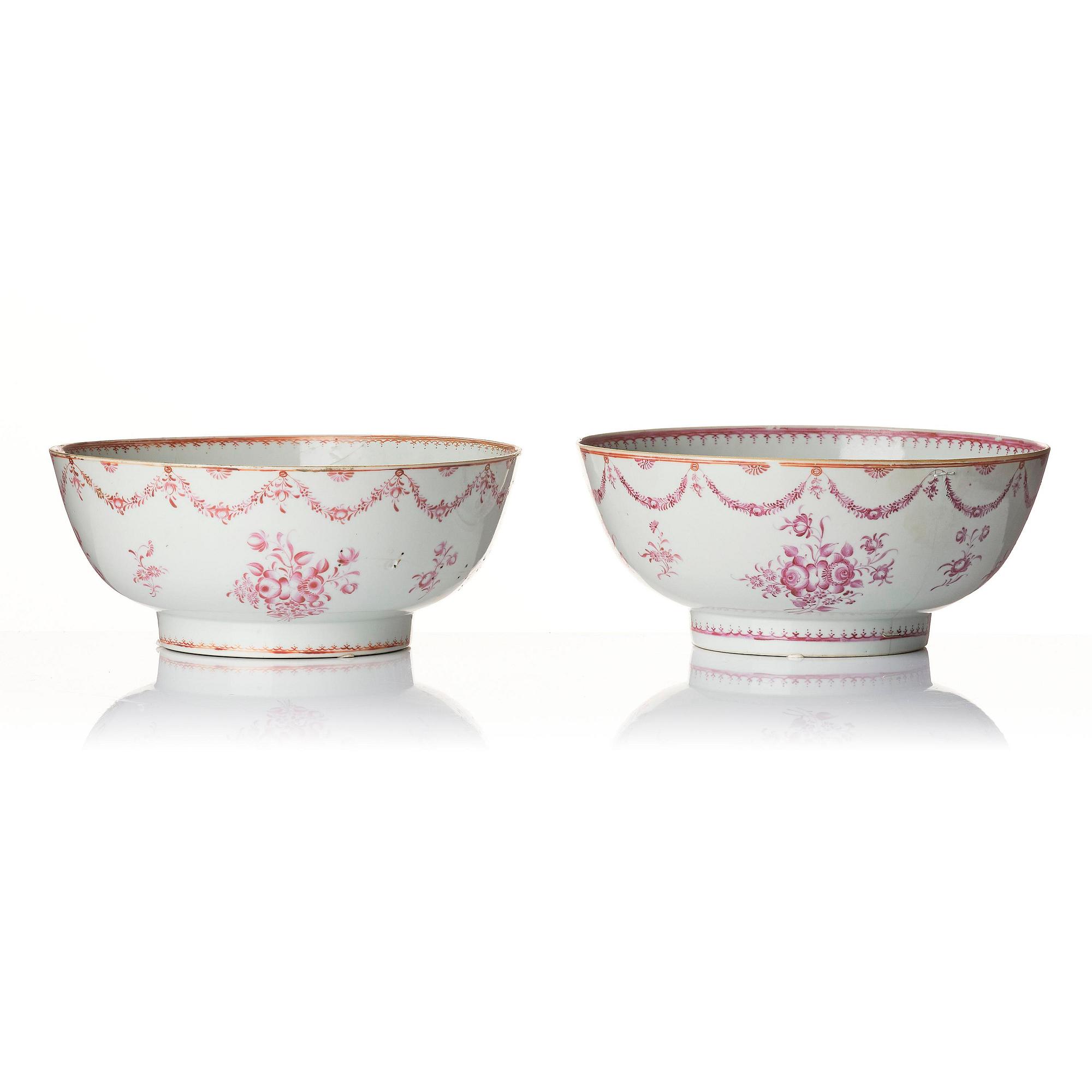 A pair of 'purpur camaieu' decorated punch bowls, Qing dynasty, Qianlong (1736-95).