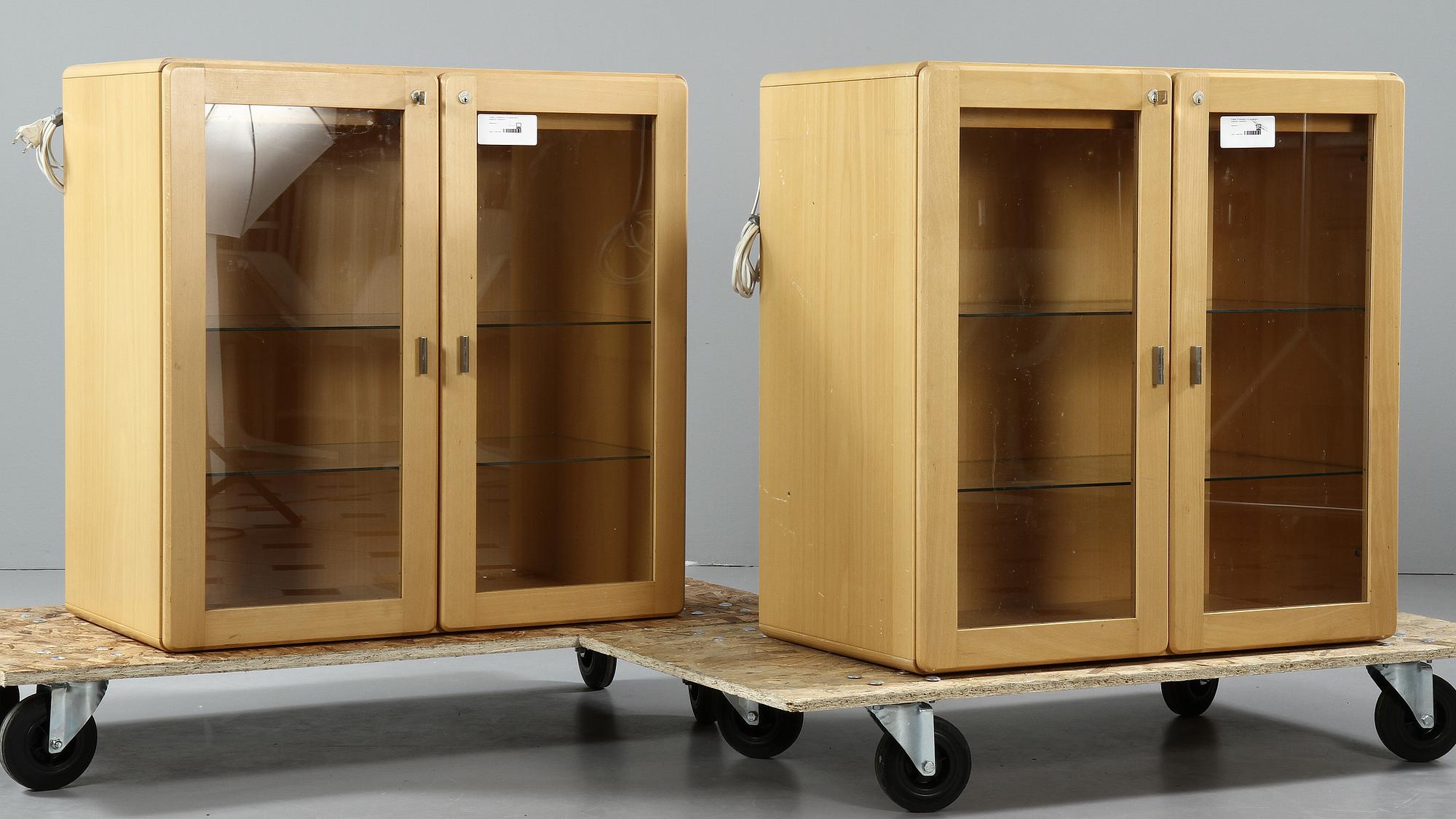 VITRINSKÅP, 2 st, design Bernt Andersson, Skandiform.