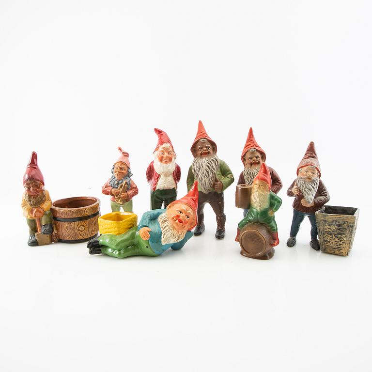En samling tomtar 8 st mestadels Tyskland 1900-talets första hälft/mitt bemålad terrakotta.