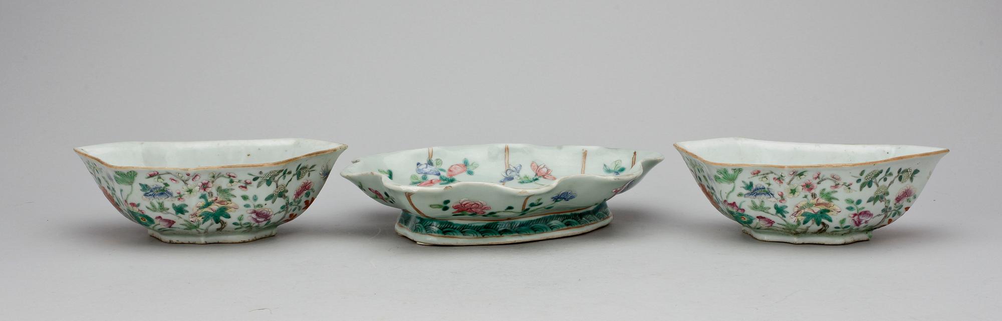 KABARÉDELAR, 2 st samt FAT, porslin, Kina, 1800-/1900-tal.