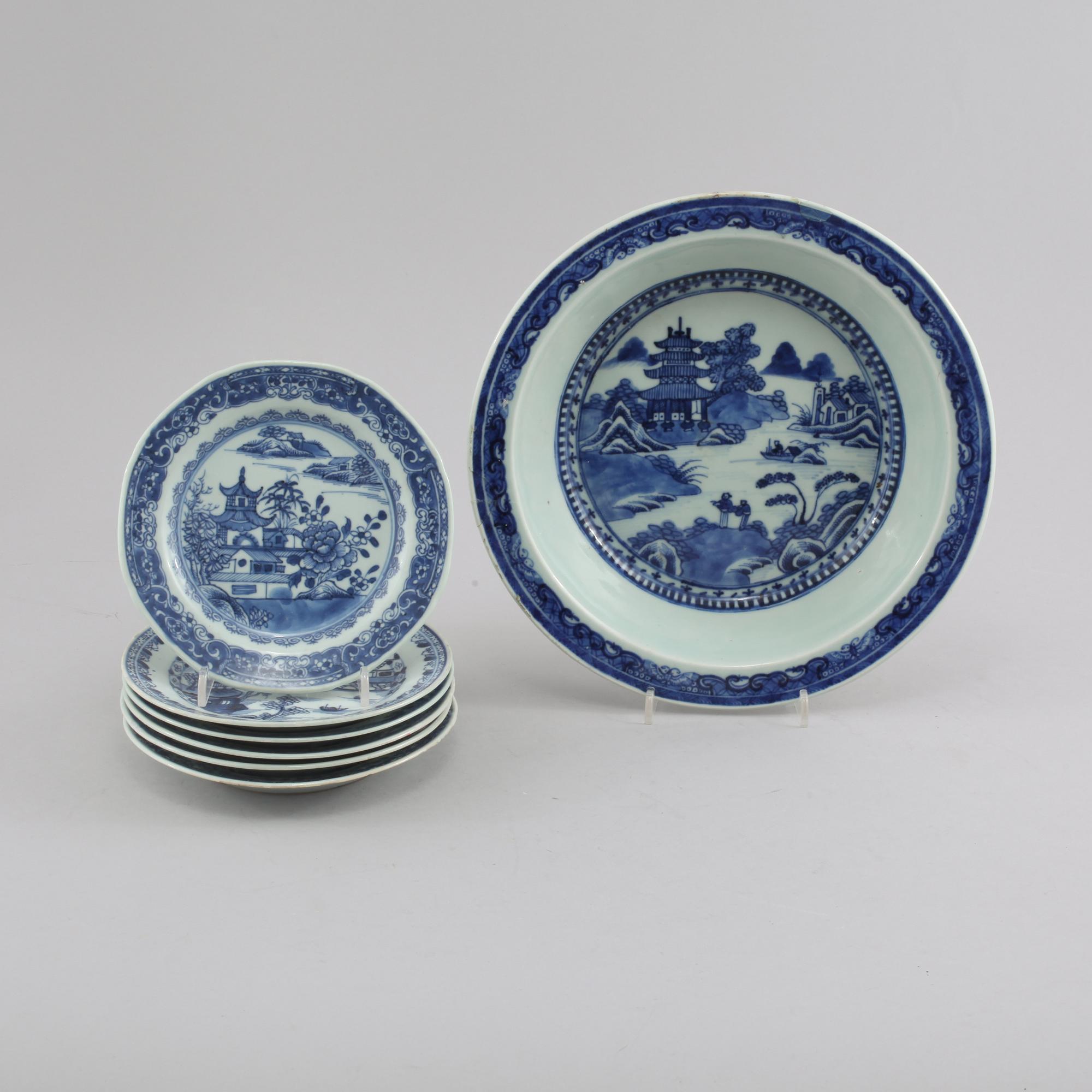 BÄRTALLRIKAR, 6 st, samt SKÅLFAT, porslin, Kina, 1700-tal.