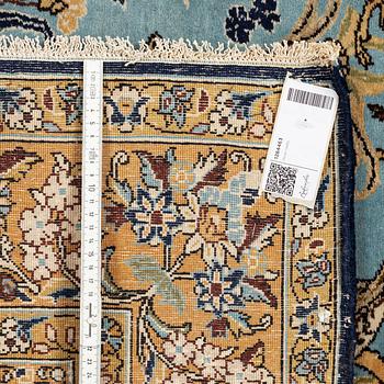 Matto, old Qum figural part silk, ca 213 x 135,5-139 cm.