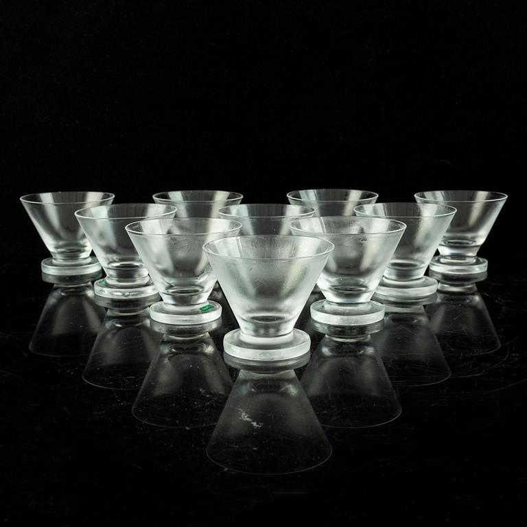 Vicke Lindstrand, a 19-piece 'Iced' glass service, Orrefors.