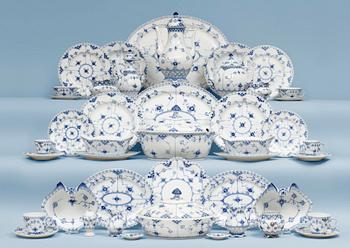 1265. An extensive Royal Copenhagen 'Musselmaalet' dinner service, 20th Century. (219 pieces).