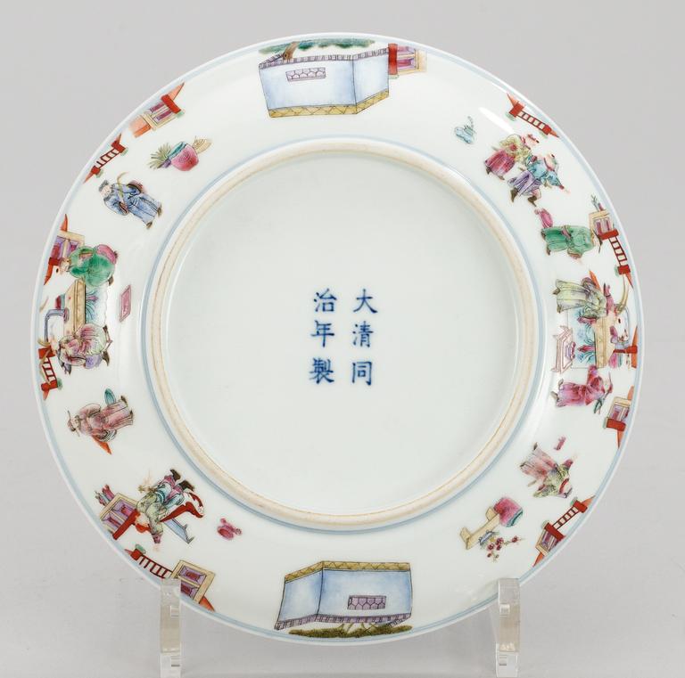 A famille rose dish, 20th Century.