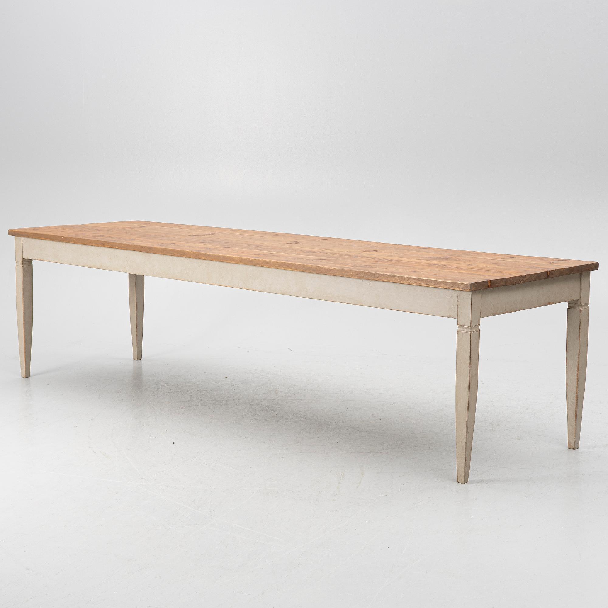 Matbord, samtida tillverkning.