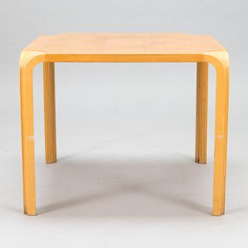 ALVAR AALTO, table X 800 A, Artek.