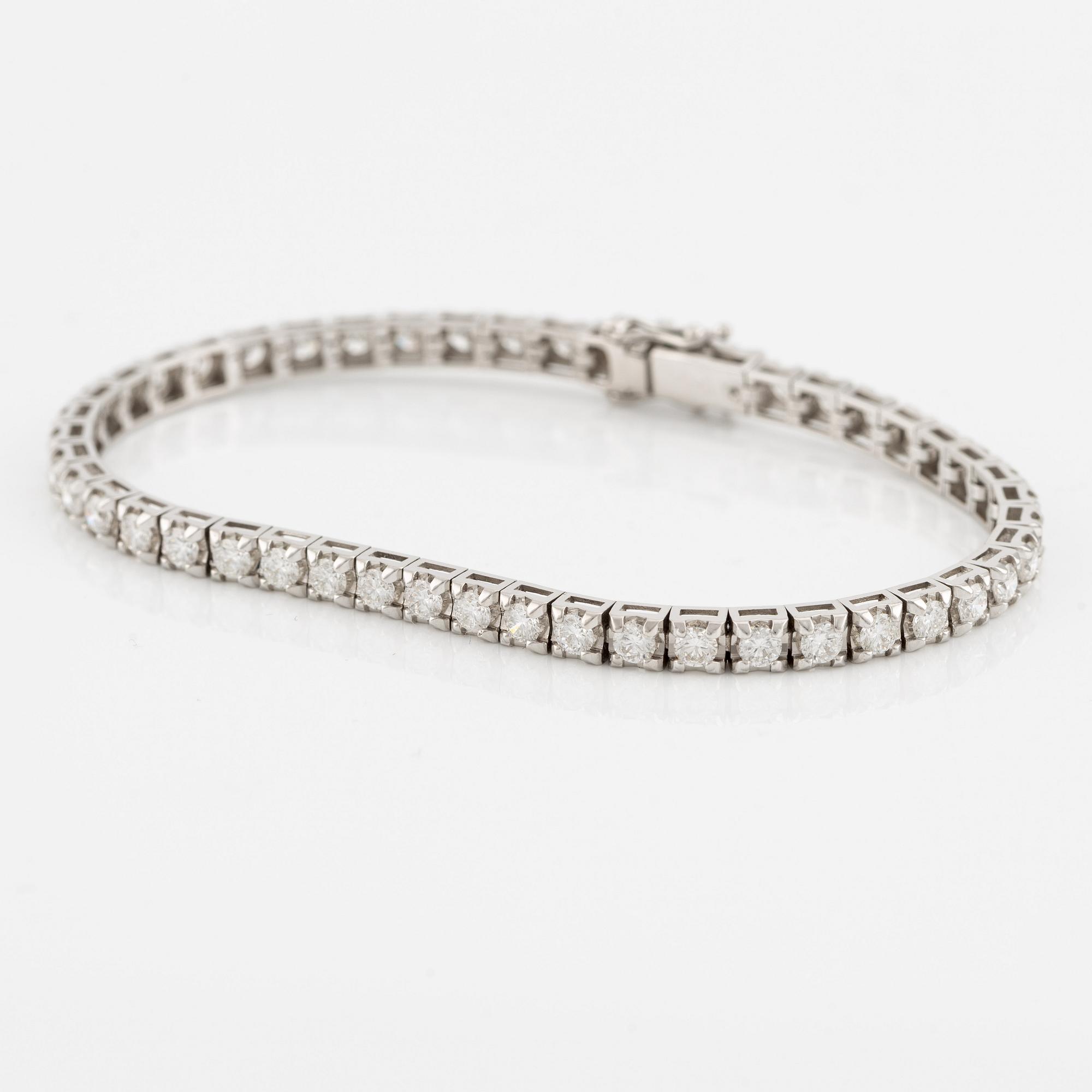 Tennis bracelet with brilliant-cut diamonds, including HRD report.