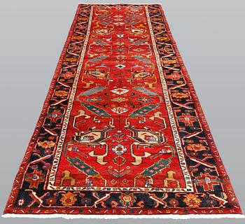 Gallerimatta, Täbris, ca 407 x 110 cm.