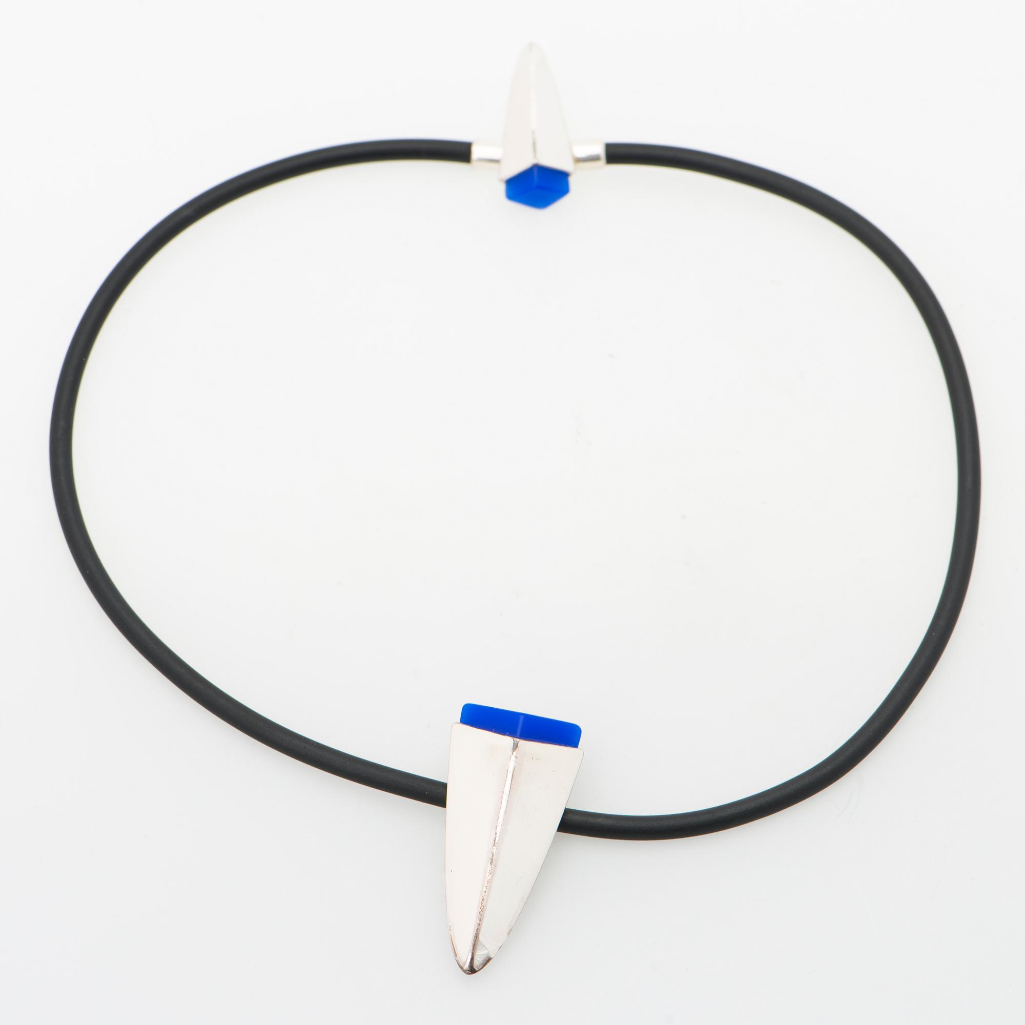 AN ULLA POROPUDAS JEWELLERY SET, silver, acrylic. Lapponia 1988.