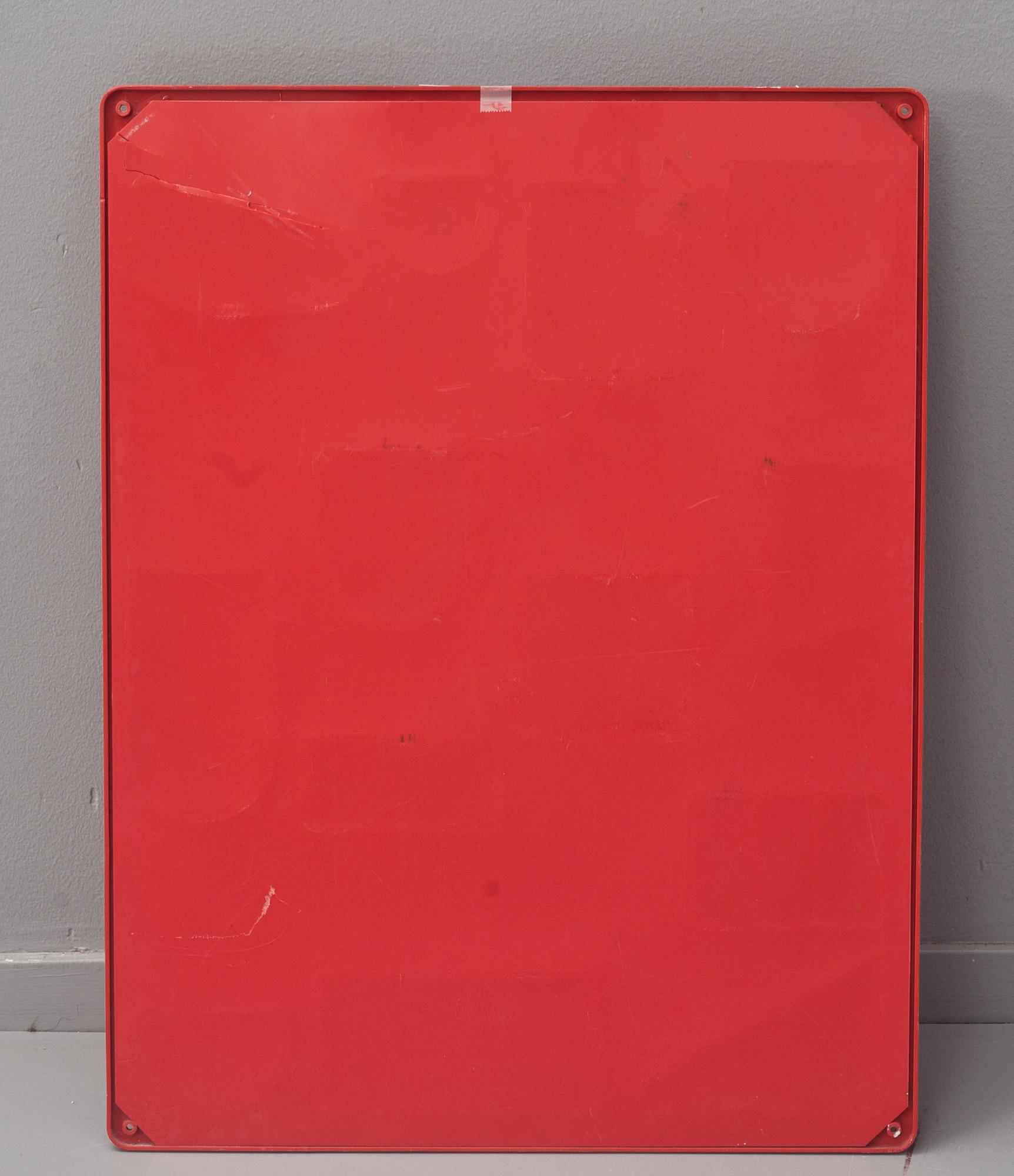 KARMSTOL, Eero Arnio för UPO Furniture, Finland och VÄGGHYLLA, Utensilo", formgiven av Dorothée Maurer-Becker.