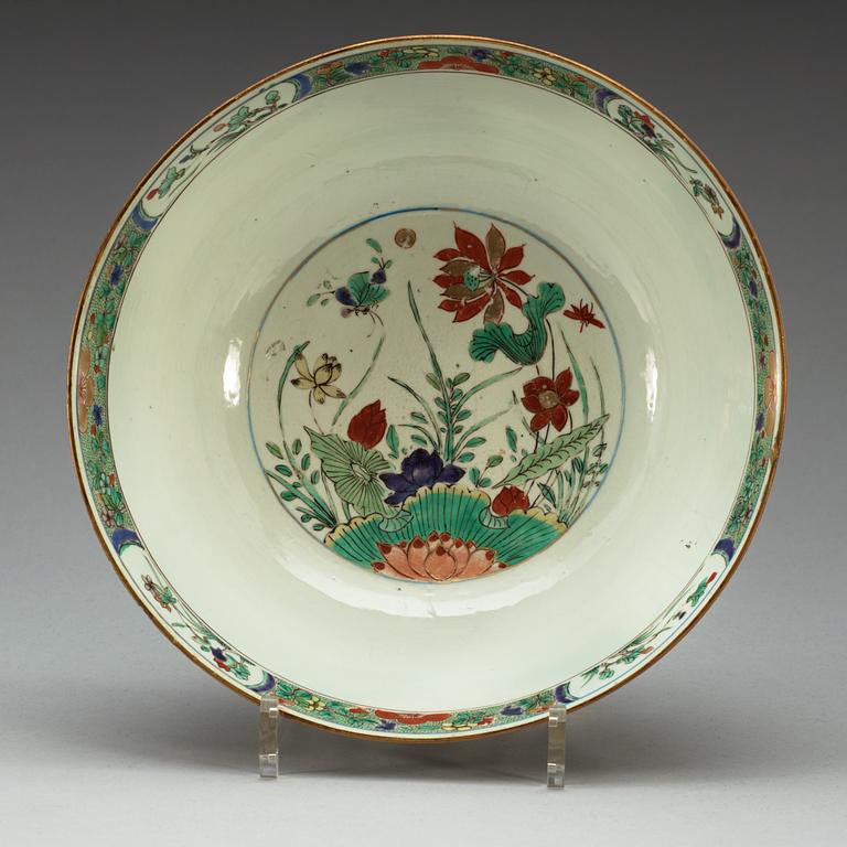 A famille verte punch bowl, Qing dynasty, Kangxi (1662-1722).