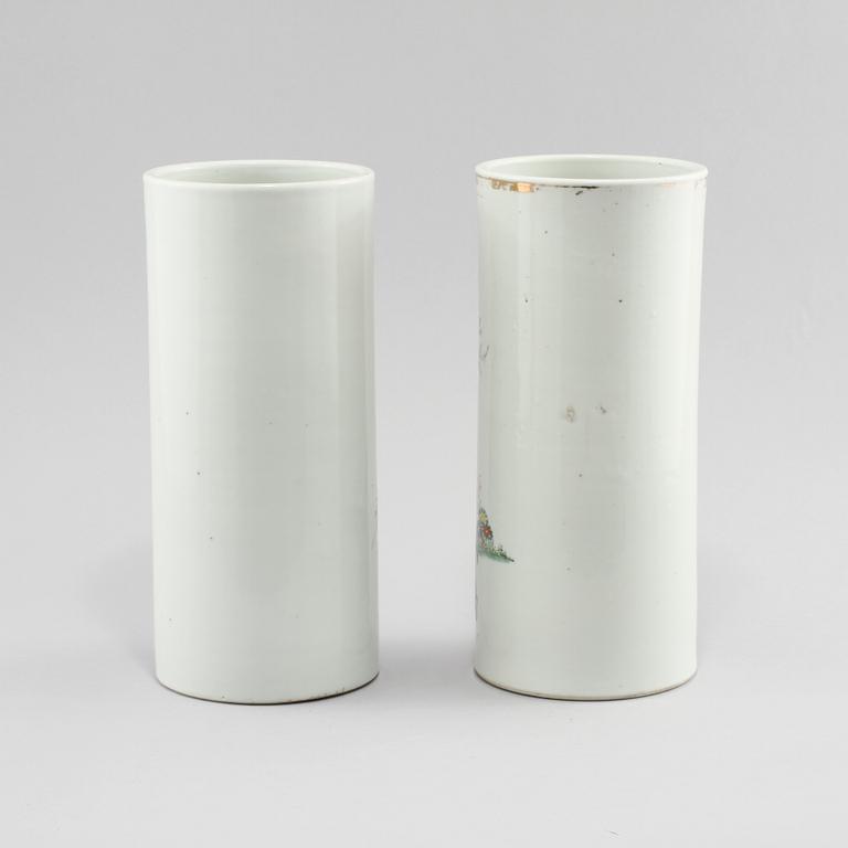 PENSELSTÄLL, 2 st, porslin, Kina, 1900-tal.