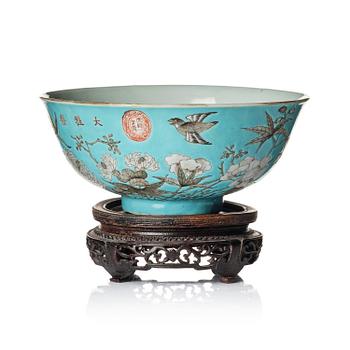 1065. A turquoise-ground grisaille-painted 'Dayazhai' 'peony and chysanthemum' bowl, Qing dynasty, Guangxu period, circa 1876.