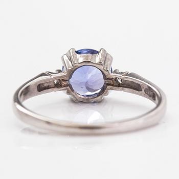 Ring, 14K vitguld, tanzanit och diamanter ca 0.03 ct tot.