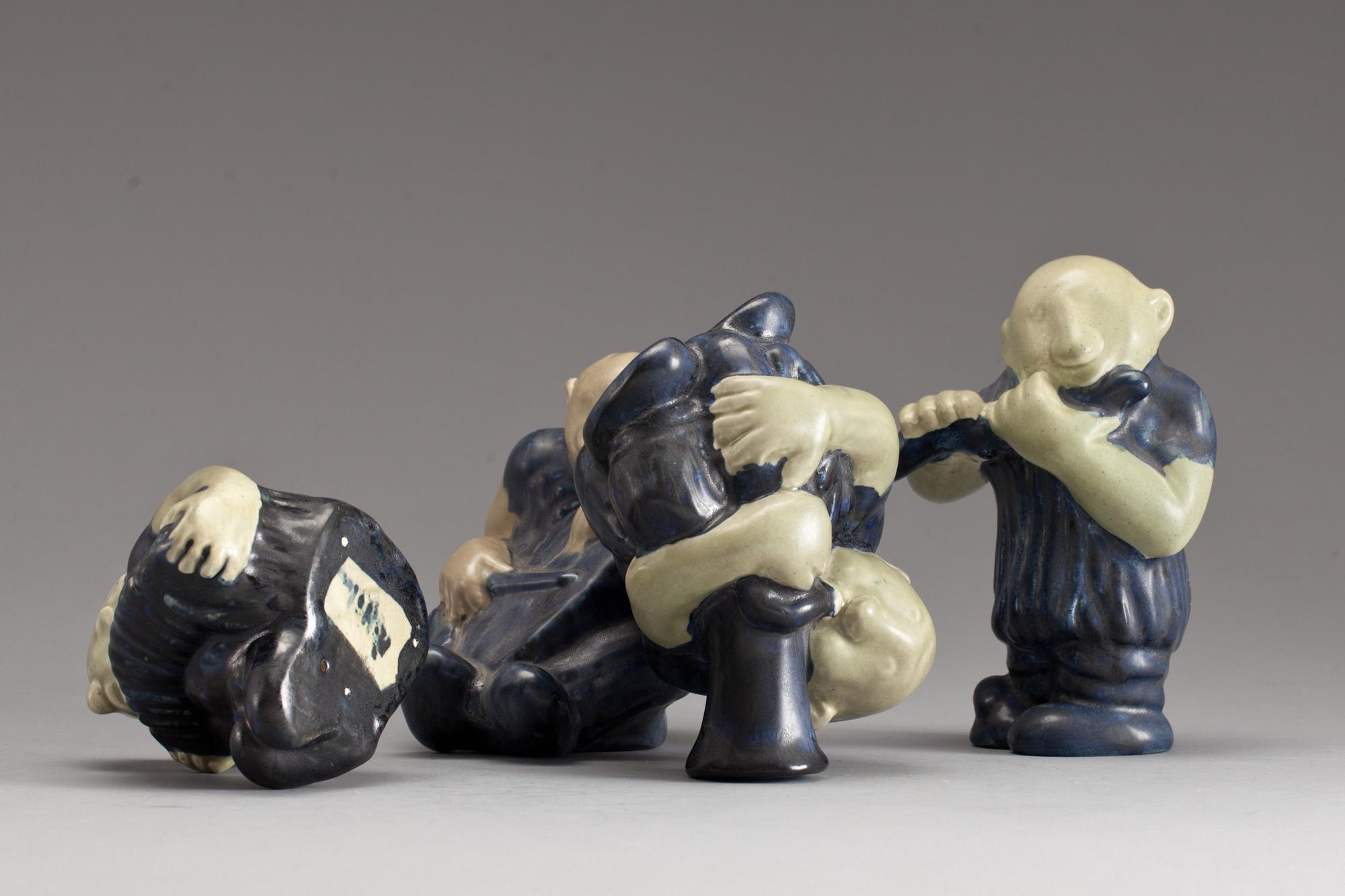 FIGURINER, 4 st, stengods, Åke Holm, Höganäs, 1900-tal.