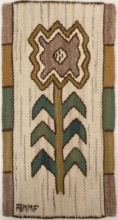 Märta Måås-Fjetterström, vävnad "Liljan ur sländorna", rölakan, ca 48,5 x 26 cm, signerad AB MMF.