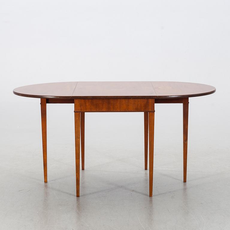 FRITS HENNINGSEN, a mahogany flap table mid 1900's.