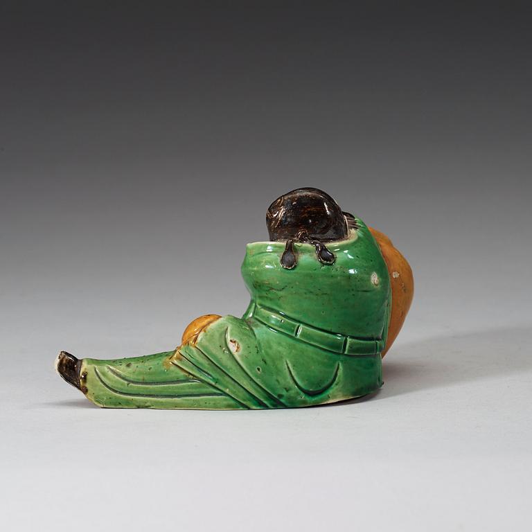 A famille verte biscuit Li Taibo-form brushwasher, Qing dynasty, Kangxi (1662-1722).