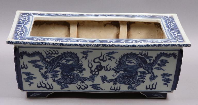KRUKA, porslin, Kina, 1900-tal.
