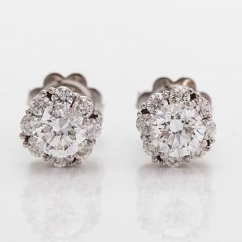 Earrings in 18K white gold set with brilliant-cut diamonds. Accompanied by GIA dossier.