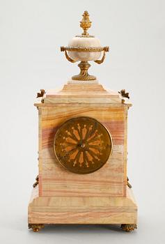 BORDSPENDYL, marmor och mässing, Louis XVI-stil, 1800-/1900-tal.