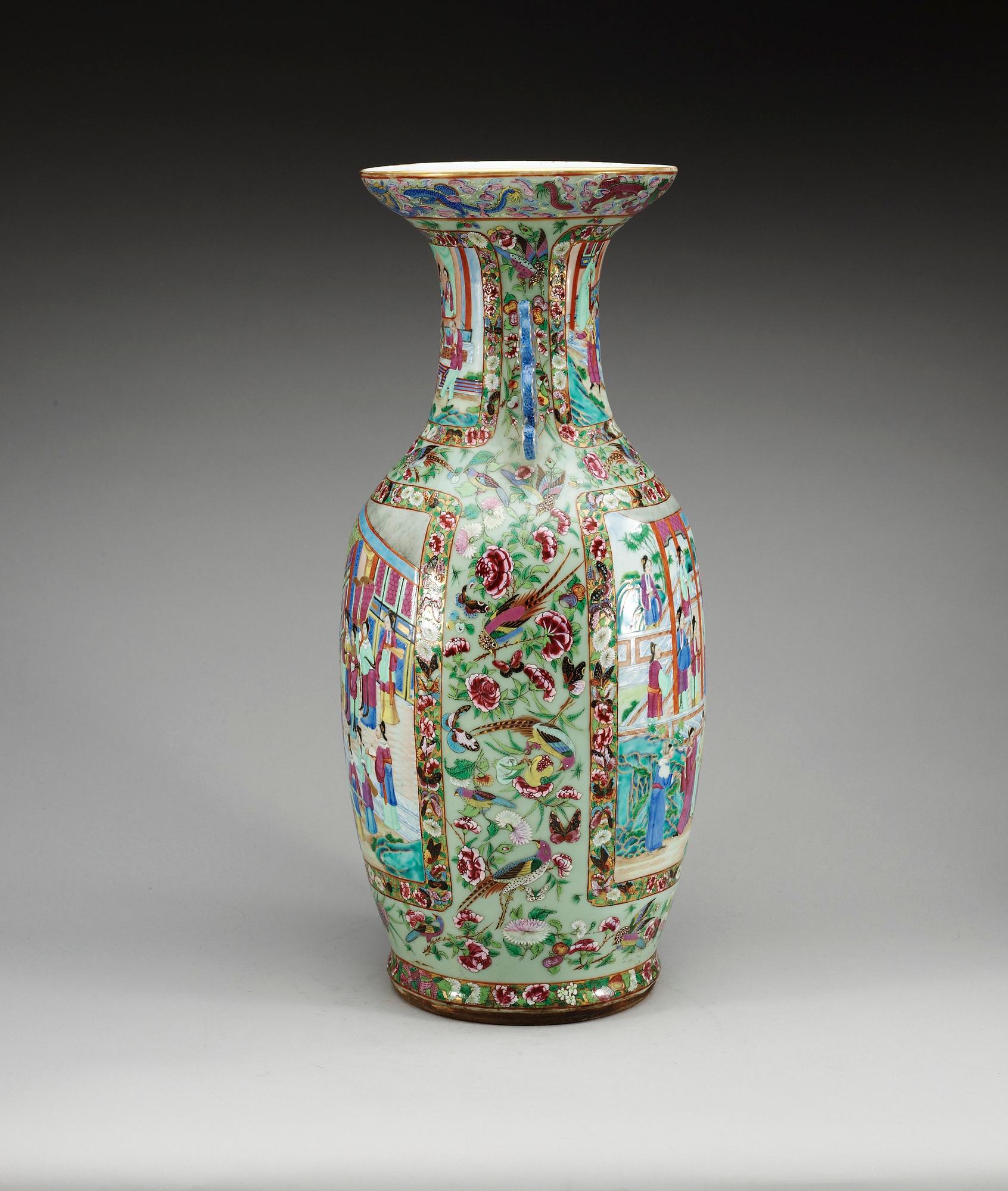 VAS, porslin. Qing dynastin, Kanton, 1800-tal.