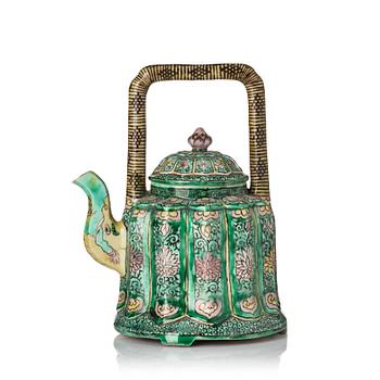 A famille verte pot with cover Qing dynasty, Kangxi (1662-1722).