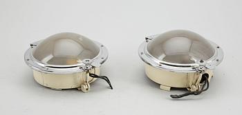 BÅTLAMPOR, ett par, plåt, förnicklad mässing och glas, USA, 1950-tal.