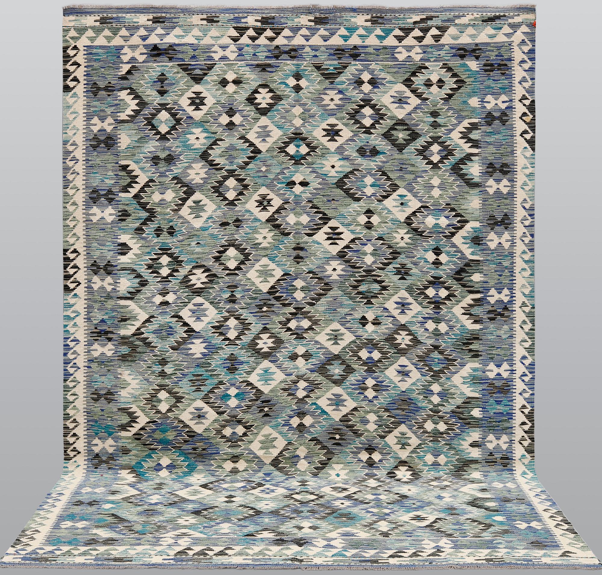 A Kilim carpet, ca 290 x 199 cm.