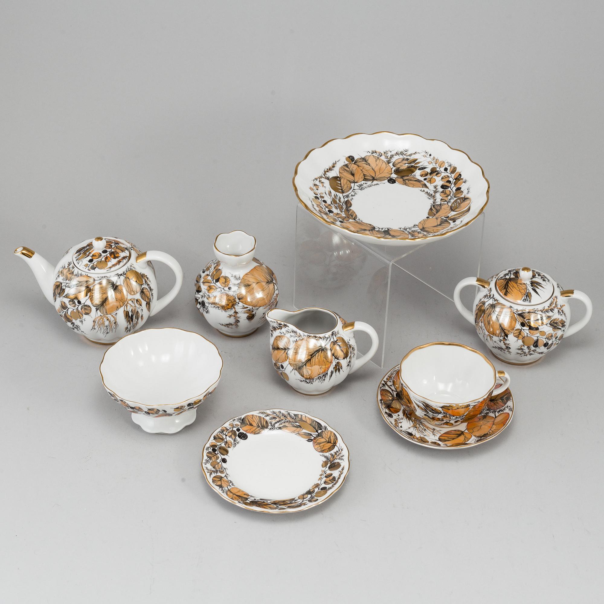 A Russian porcelain tea service, Lomonosov, late 20th century.