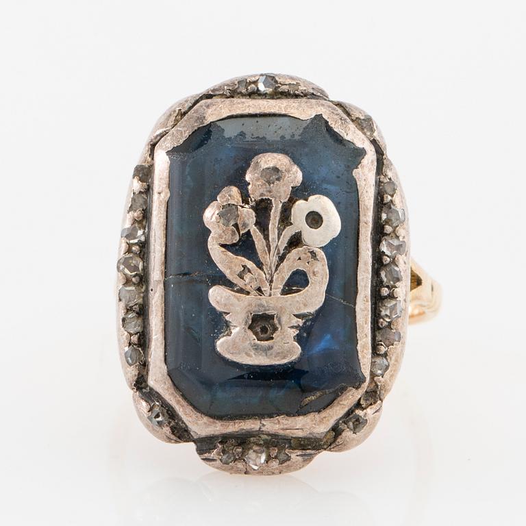 Ring in gold and silver set with rose-cut diamonds and glass, circa 1800.