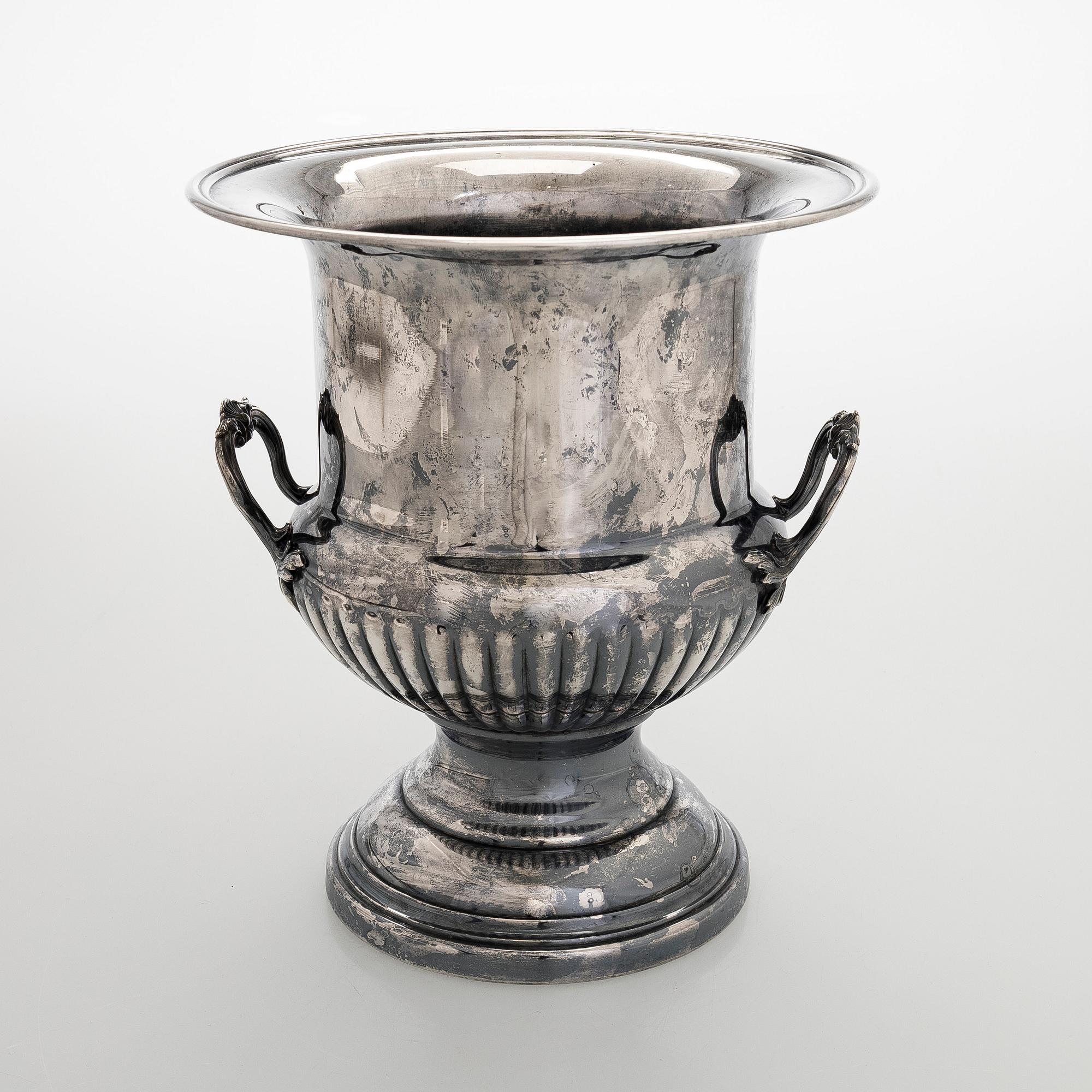 A late 20th century champagne cooler, Fleuron France.