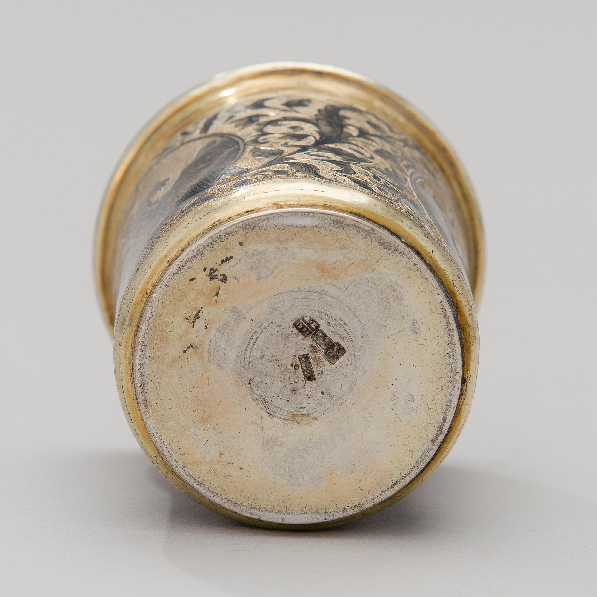 BÄGARE, förgyllt silver och niello, Moskva 1845, oidentifierad guldsmed AK, vikt 104 g.