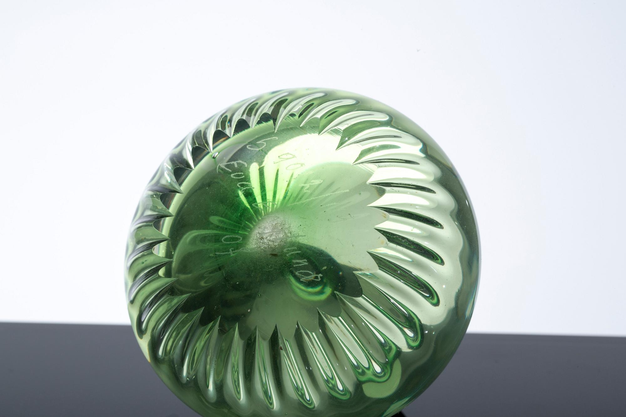 KARAFF, signerad Ernest Gordon Kosta samt VAS, signerad Eva Englund Orrefors, 1900-talets andra hälft.