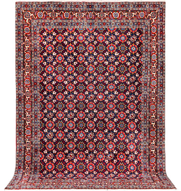 A semi-antique Varamin carpet, a. 339 x 233 cm.