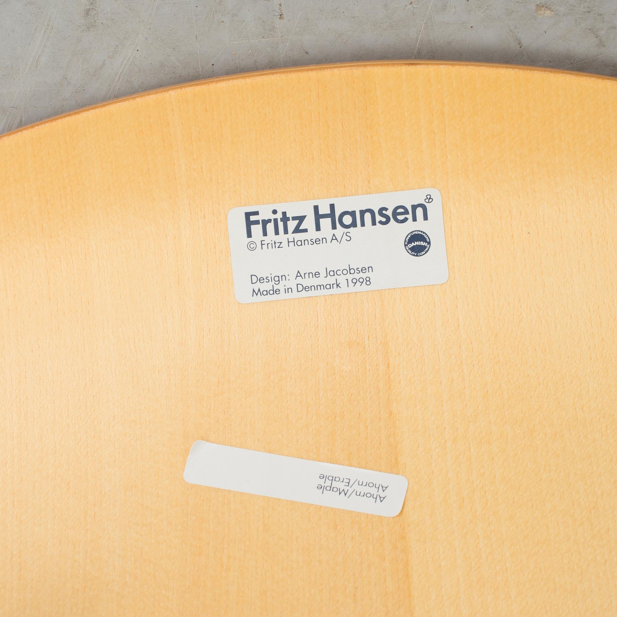 ARNE JACOBSEN, "Sjuan", Fritz Hansen, 1998.