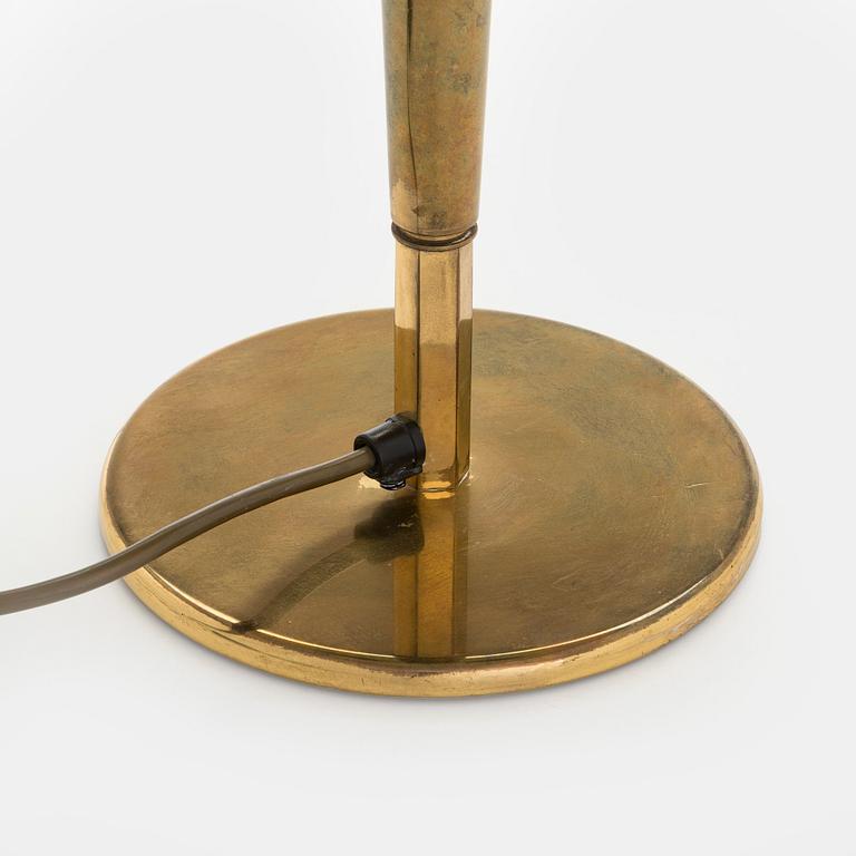 Paavo Tynell, A mid-20th century '5061' table lamp for Idman Finland.