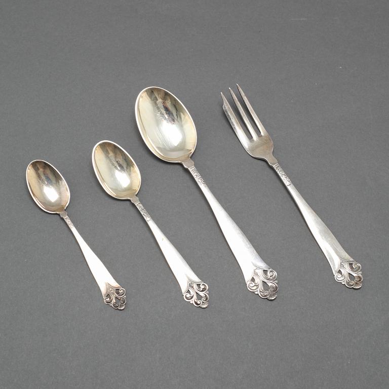 53 dessert silver ware, probably by Thorvald Marthinsen, Norway, 20th century. Weight 767 g.