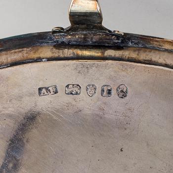 TEAPOT AND STAND, mark of Andrew Fogelberg, London 1792. Weight ca 493 g.