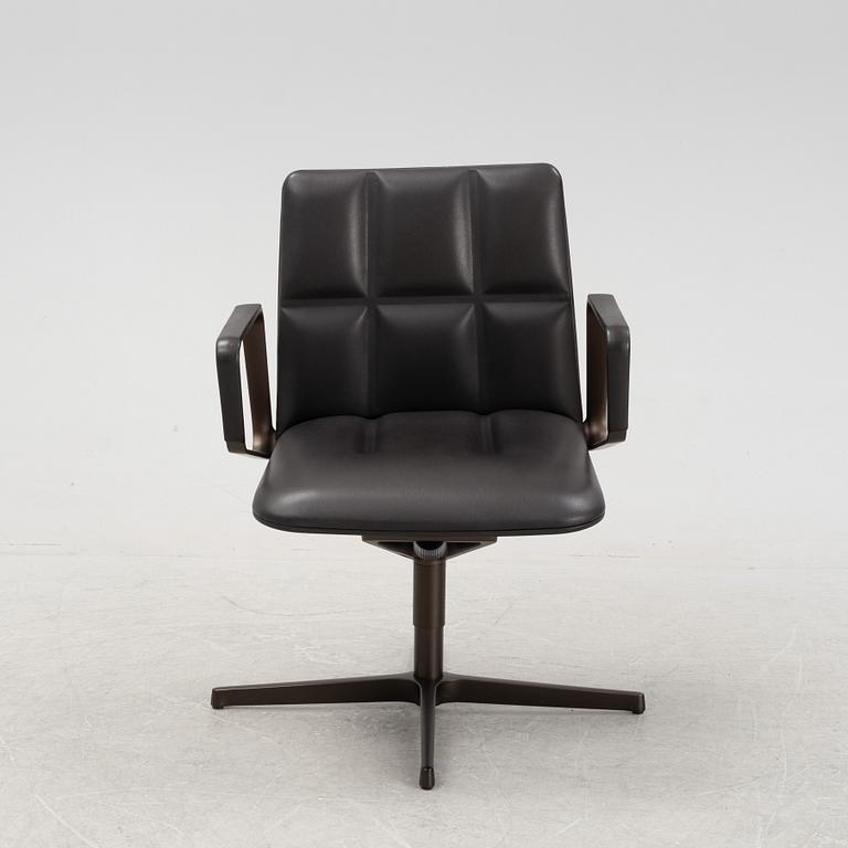 A 'Leadchair Executive' leather upholstered office chair by EOOS for Walter Knoll.