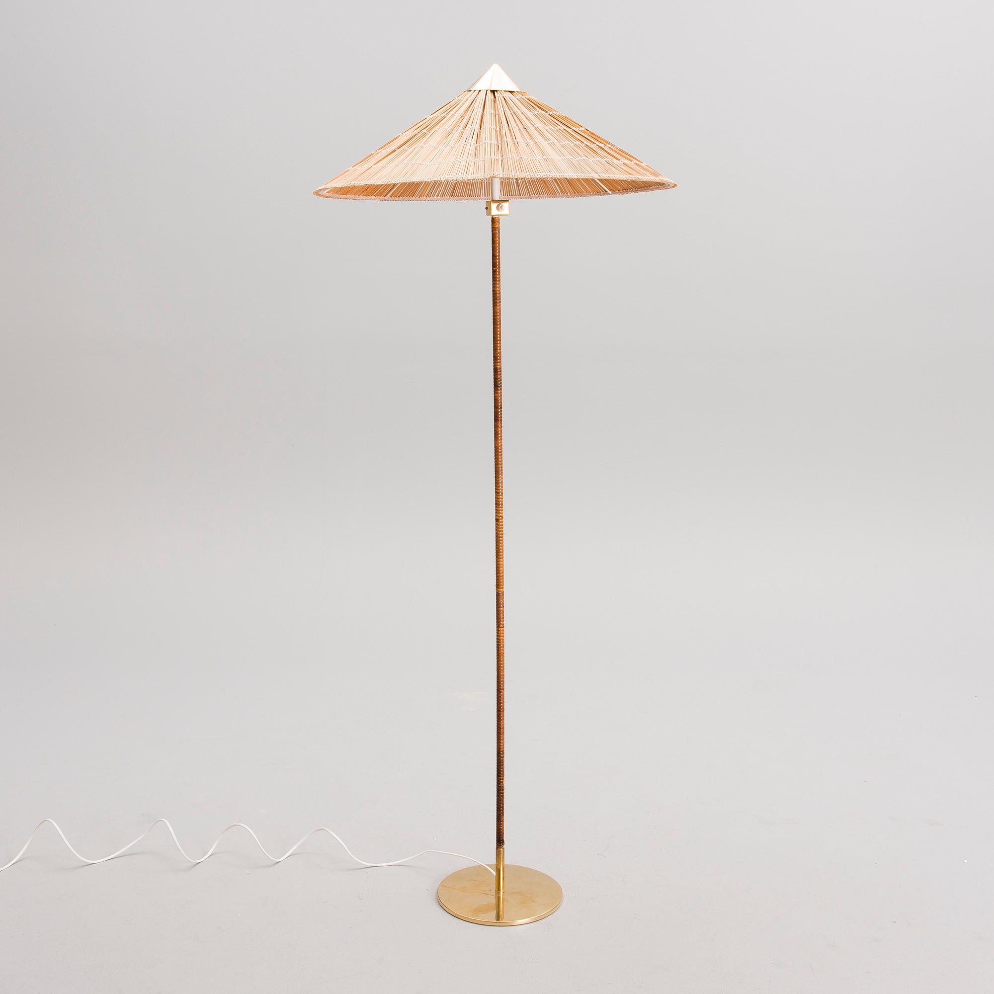 PAAVO TYNELL, GOLVLAMPA. Tillverkad av Taito/Idman.