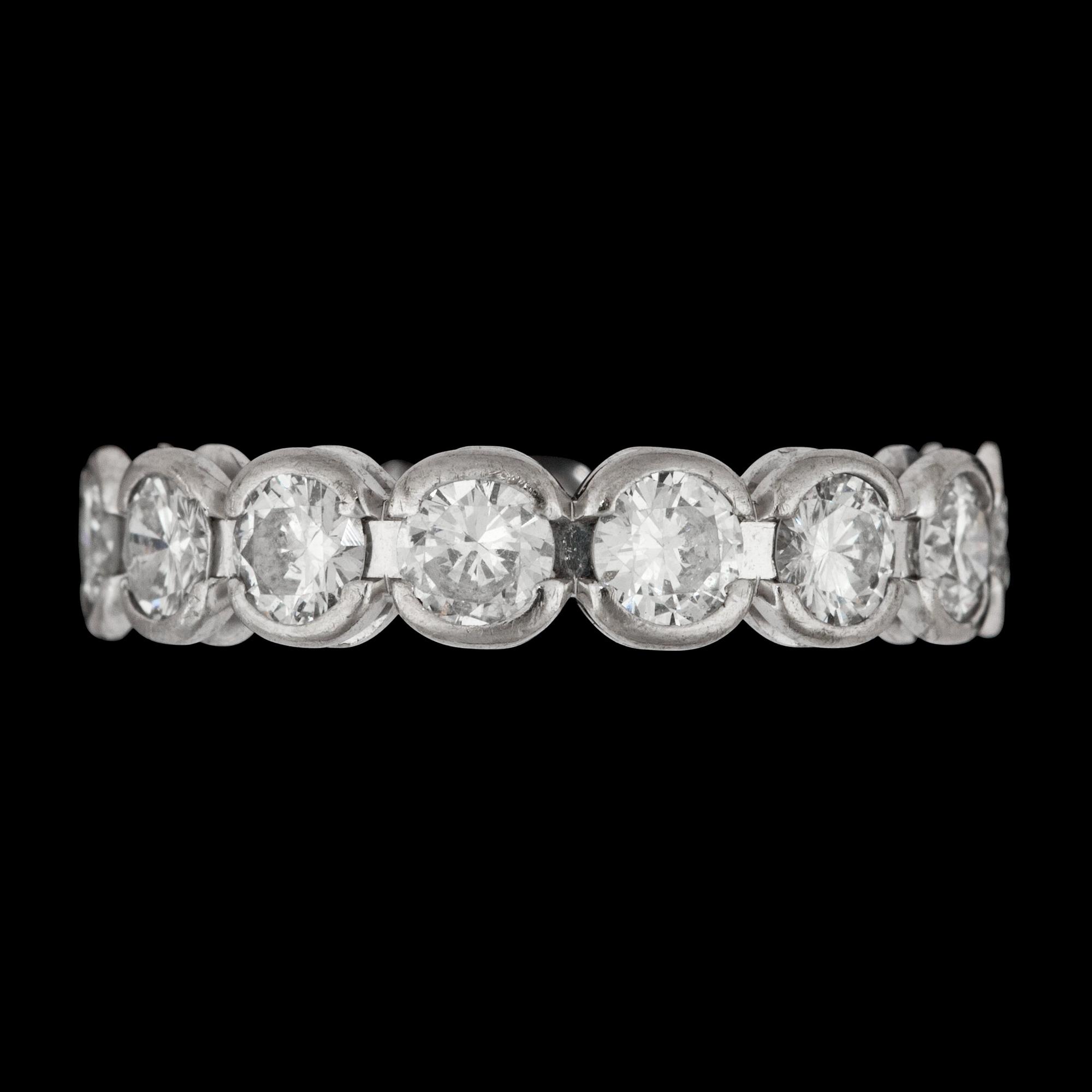 A brilliant cut diamond eternity ring, tot. 2.25 cts.