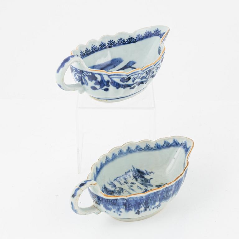 Five blue and white porcelain pieces, China, Qing dynasty, 18th-19th century.