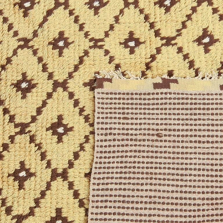 MATTA, rya, 255x123 cm, 1900-talets andra hälft.