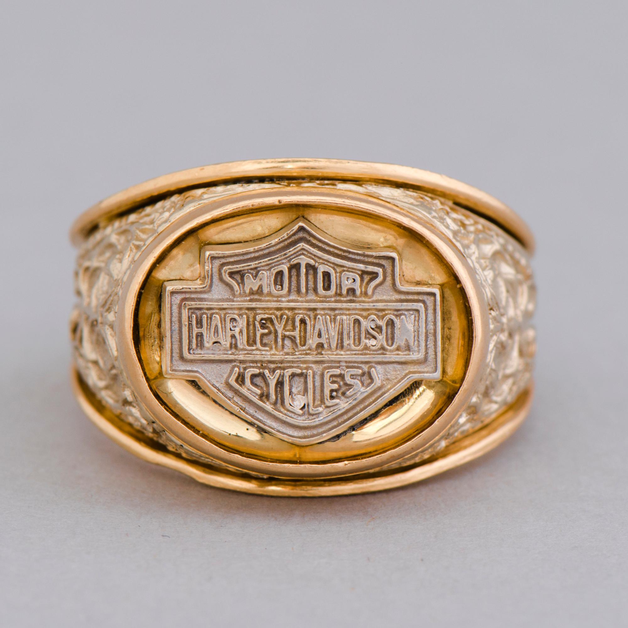 A RING, 14K gold 'Harley Davidson'. Juha Tarnanen, Lahti Finland 2004.