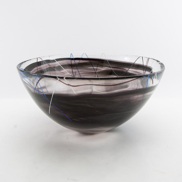 Anna Ehrner bowl "Contrast" Kosta Boda glass.