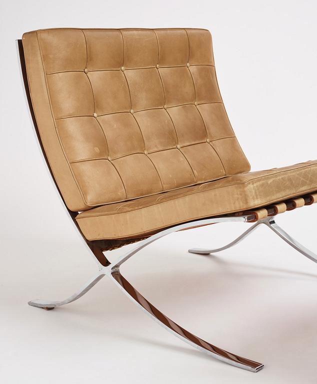 Ludwig Mies van der Rohe, fåtölj med fotpall, "Barcelona", Knoll, 1970-tal.