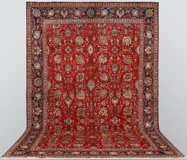 A carpet, Tabriz, ca 472 x 302 cm.