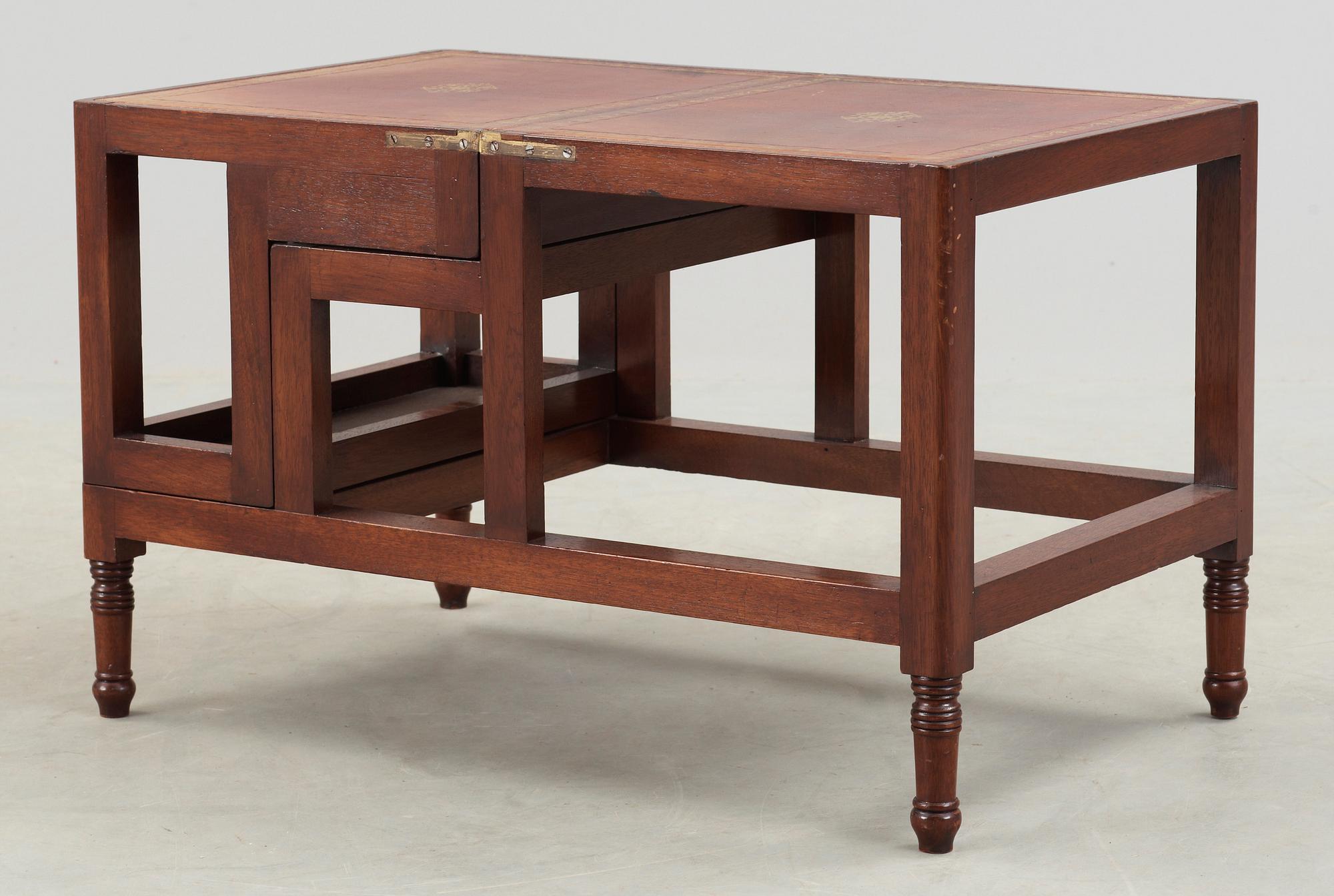 BIBLIOTEKSSTEGE / BORD, engelsk stil, 1900-tal.